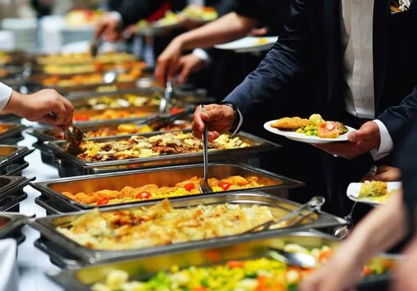 Sıcak yemek servisi